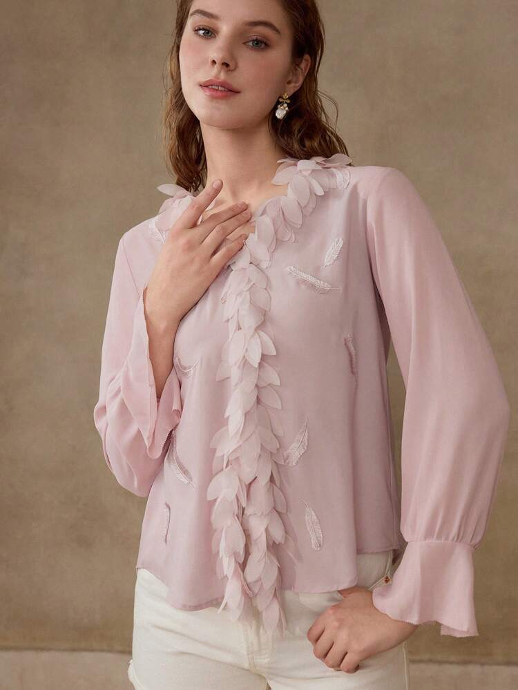 LIGHTWEIGHT APPLIQUES BLOUSE