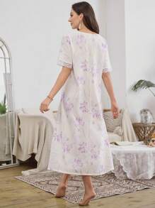Camisón romántico de mujer con escote en V, manga corta, estampado floral y parches de encaje, perfecto para el verano y las vacaciones