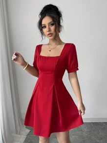 Gloray Vestido mini de línea A con cuello cuadrado y cintura ceñida, de manga corta para mujeres