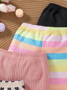 SHEIN Set de 4 shorts de estilo casual diario para niñas jóvenes con estampado de corazones, acanalados y lisos en colores variados - Multicolor - Ver 5