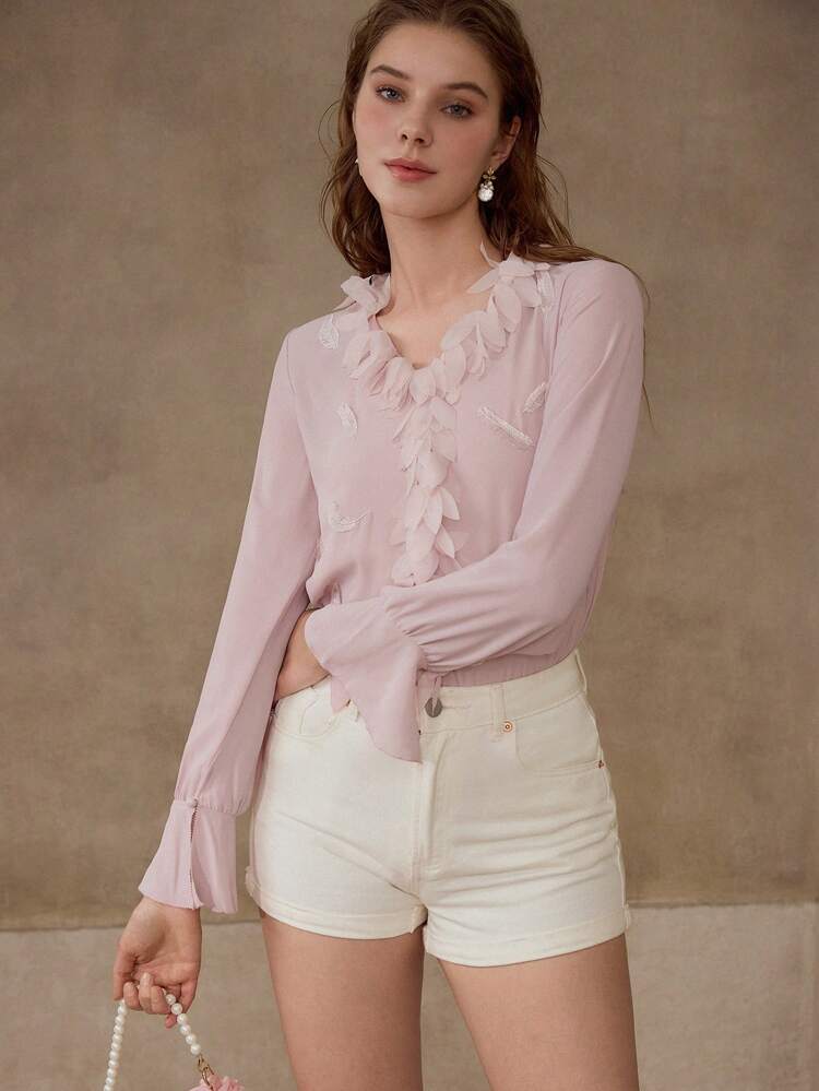LIGHTWEIGHT APPLIQUES BLOUSE