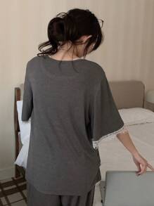 DAZY Conjunto de pijama de dama con contrastes de color, encaje y volantes en las mangas