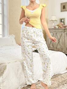 CottageSlumber 对比色蕾丝 V 领盖袖浪漫碎花睡衣套装假日季节，丰富的花卉华丽舒适优雅的细节