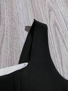 GlowEve CURVE Plus Size Fashionable Elegant Black & White Color Block Bow Front Fitted Camisole Tank Top For Summer - Black and White - View 4