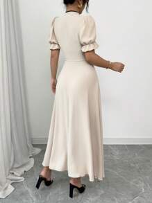 Chiquease Đầm nữ bó sát eo phía trước cài nút màu tương phản cổ đứng tay bồng phong cách Trung Hoa mới - Màu Khaki - Xem 2