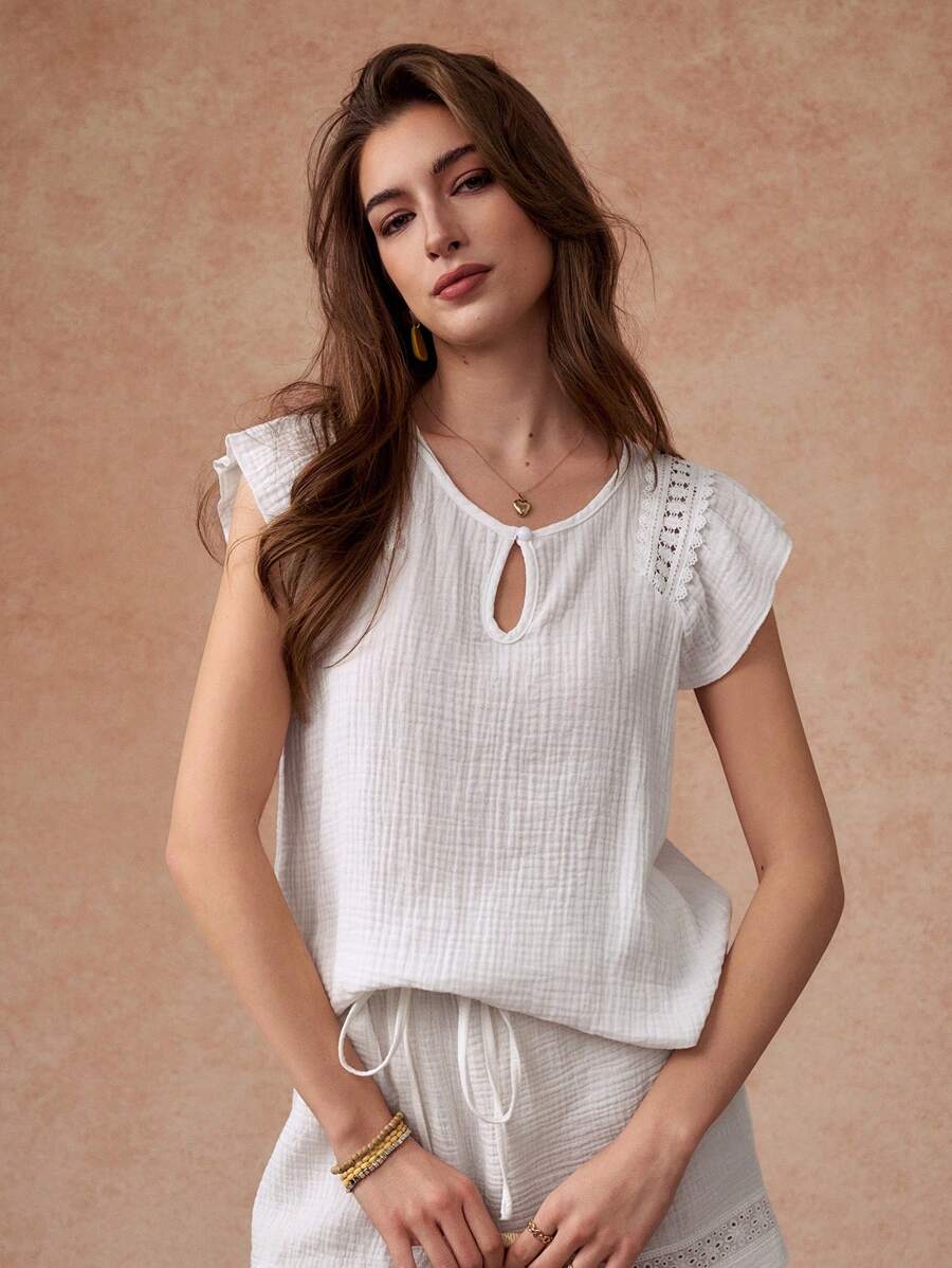 Écloséra Blusa Branca 100% Algodão com Gola Redonda, Manga Curta e Acabamento de Renda, Corte H, Casual para Mulheres - Branco - Visão 1