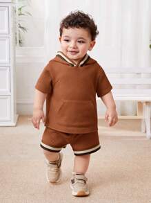 SHEIN Leap Crew 2pcs Baby Boy Casual Comfy Knitted Fabric Textured Splice Hoodie Top And Elastic Waist Shorts Set - Brown - View 4