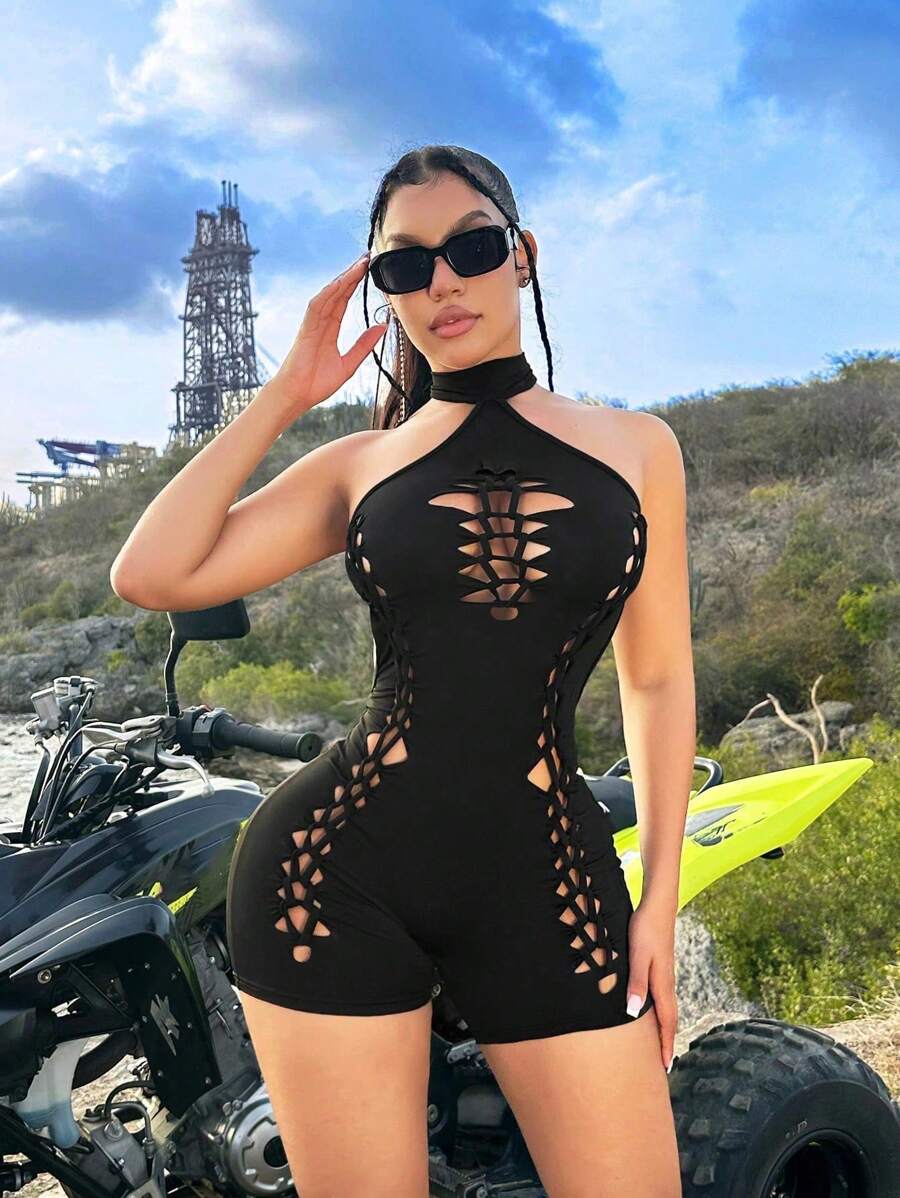 SHEIN SXY Mono ajustado negro con diseño calado y espalda al descubierto, ropa de playa de vanguardia - Negro - Ver 1