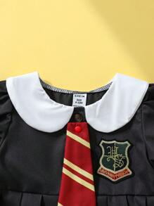 SHEIN Playful Pals 女婴幼儿 0-3 岁春夏学院风学院泡泡袖褶皱连衣裙带可拆卸领带 2 件套 - 灰色 - 查看 4