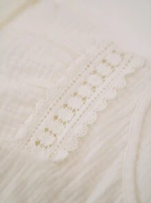 Écloséra Blusa Branca 100% Algodão com Gola Redonda, Manga Curta e Acabamento de Renda, Corte H, Casual para Mulheres - Branco - Visão 6