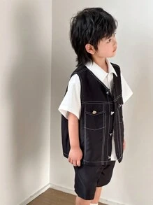 SHEIN Leap Crew Set de 3 piezas estilo uniforme escolar coreano para niños pequeños, que incluye: camisa de manga corta de unicolor con cuello tejido, chaleco con diseño de pespunte de contraste y pantalones cortos casuales de cintura elástica de unicolor - Blanco y Negro - Ver 7