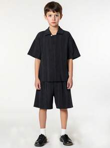 SHEIN Set de 2 piezas con outfit casual y cómodo para niños preadolescentes, top de manga corta con cuello polo y cierre parcial de cremallera, y short