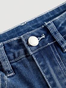 SHEIN Jeans acampanados de mezclilla con diseño de calavera bordado y tachuelas, estilo vintage desgastado, moda grunge punk Y2K para niña preadolescente, ropa de calle para otoño/invierno y vuelta al colegio - Azul lavado medio - Ver 4