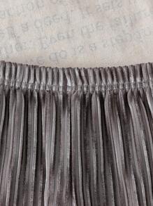 SHEIN Pantalones rectos de unicolor para niñas con diseño de costillas minimalista, que muestran el profesionalismo y la moda del bebé. Hechos de tela premium, la silueta recta clásica se combina con patrones mínimos, creando un estilo atemporal. Estos pantalones son adecuados para varios escenarios de uso: ya sea aventuras al aire libre, disfrutar de la belleza del otoño, usar cómodamente en casa, tiempo de deportes activos y animados, u organizar relajadamente fiestas de vacaciones, pueden mantener al bebé elegante y cómodo, mostrando completamente su gusto de moda. - Gris - Ver 4