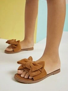 Mini mi 畅销女孩大蝴蝶结装饰露趾平底绒面棕褐色拖鞋 - 优雅、时尚、舒适