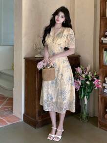 DAZY V领泡泡袖印花中长款女式连衣裙，适合度假和复活节穿着。 - 杏色 - 查看 5