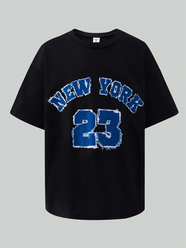 SHEIN 1pc Teen Boys Round Neck Black Short Sleeve T-Shirt, This Black Tee Features A Classic "New York 23" Graphic Print Design. The Front Has A Bold "New York" Text In Blue Font With The Number "23" Above, Embodying The Iconic Sports Team Style And Memorabilia. The Round Neck Design Is Simple And Elegant, And The Short Sleeve Style Is Suitable For Summer Wear. Whether As A Sports Team Memorabilia Or A Casual Daily Outfit Accent, This T-Shirt Is A Great Choice.