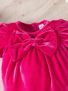SHEIN Valentine's Day Baby Girl Bodysuit, Big Bow Velvet Partywear For Toddler Girl Short-Sleeved One-Piece Clothing With A Round Collar And Bowknot Bubble Design Comfortable To Wear, Oneise, Fashionable, Lively, Cute And A Must-Have For Daily Wear And .