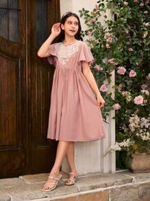 SHEIN 2pcs Chiffon Sister Matching Outfits: Lace Panel Waist Elastic Ruched A-Line Midi Skirt + Ruffle Trim Sleeve Dress, Suitable For Outing & Party, Summer - Beige - View 6