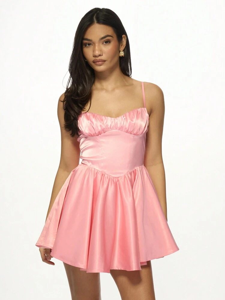 MISSGUIDED Gerafftes Büstenkleid aus Satin, Mini A-Linien Rock, Homecoming, Abschlussball, besondere Anlässe, Herzausschnitt, Träger, Abendkleid, Hochzeitsgast, Festlich