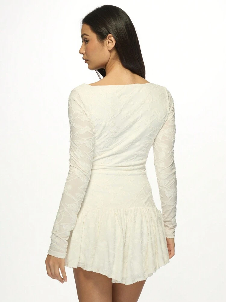 MISSGUIDED Abito mini a maniche lunghe con scollo quadrato, balza con orlo appuntito, dettagli arricciati, elegante e flirtante, adatto per occasioni speciali, feste, inverni ed autunni
