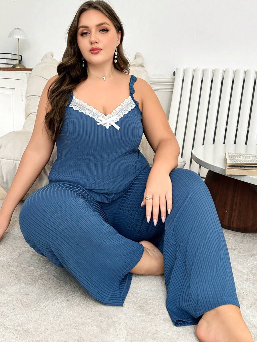 Plus Size Lace Patchwork Camisole & Pants Sleepwear Set - Blue - View 1