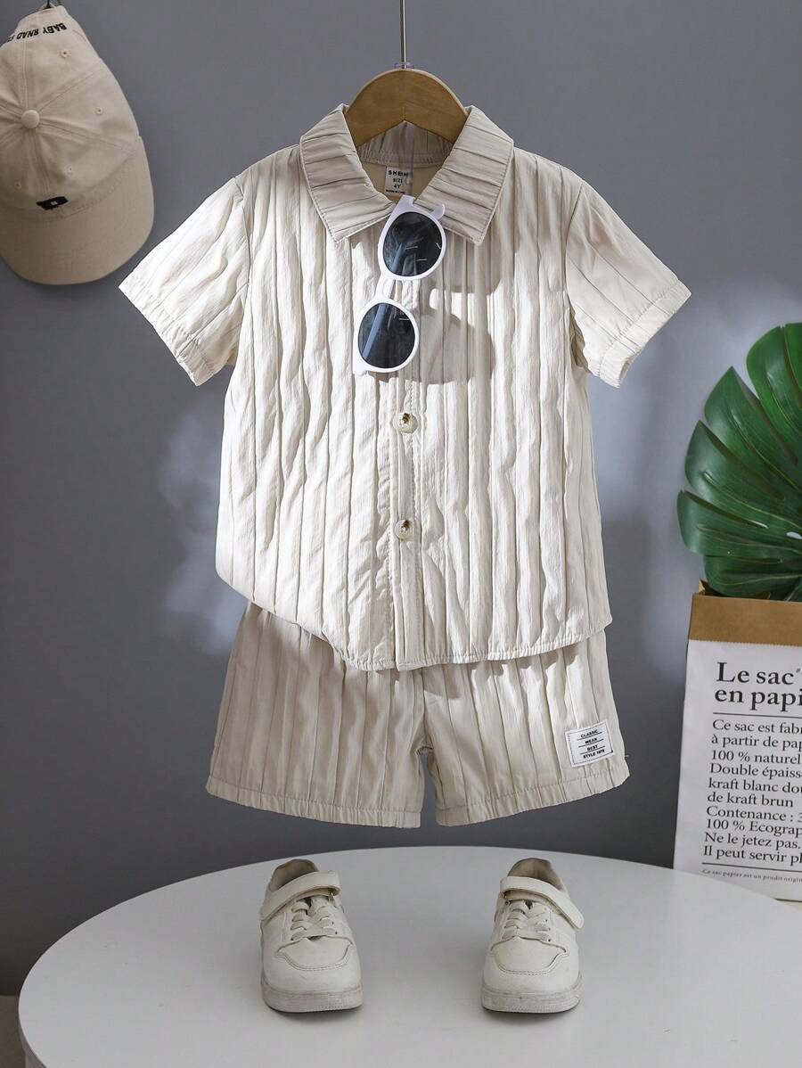 SHEIN 2 件套男童纯色短袖贴布羽绒衬衫和字母印花短裤