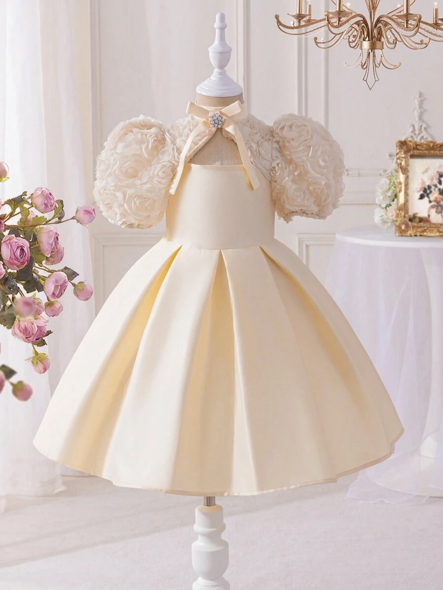 年轻女孩合身优雅镂空腰部 A 字形连衣裙，立领 - 杏色 - 查看 1