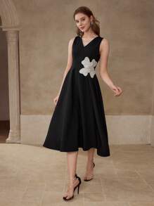 MOTF PREMIUM RHINESTONE FLORAL PATCHED DRESS - Black - View 4