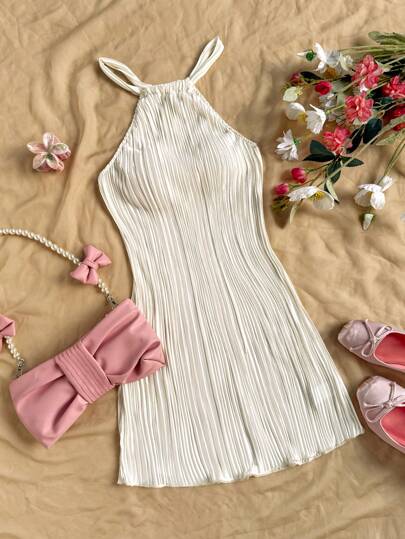 Soleia Vestido mini ajustado de unicolor con cuello anudado y plisado