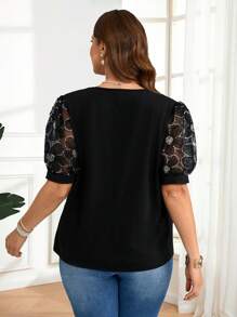 EMERY ROSE 大码休闲/通勤亮片花朵和网眼拼布 T 恤春季服装女士新娘送礼会礼服白色优雅