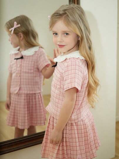 Young Girl Newly Launched Set, Which Combines A Short-Sleeved Jacket With Plaid Fabric, Lapels, Rose-Shaped Buttons And A Pleated Skirt For Little Girls, Is On The Market Now. It's Comfortable, Fashionable, Elegant, Sweet And Lovely, And Is A Must-Have For Daily Wear