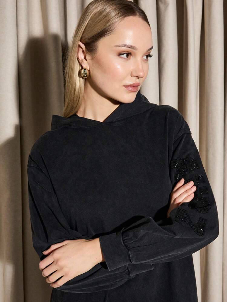 Lässiges, gemütliches Kapuzenpulloverkleid aus weicher Mischung
