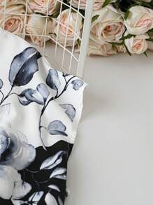 SHEIN Clasi Plus Size 2 Pieces Set, Shoulder Sleeve Rose Print Top With Pleated Shorts/Culottes
