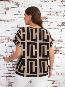 SHEIN LUNE Plus Size Women Geometric Print Short Sleeve Shirt Summer Outfits For Women Shirts Women Commute Minimalist Old Money Blouset,Romantic And Elegant, Summer Tops  Classy Tops For Women  Blouses For Women Summer Outing Blouses Commuting Shirt Summer Tops Casual Tops Women'S Shirt Women'S  Blouses