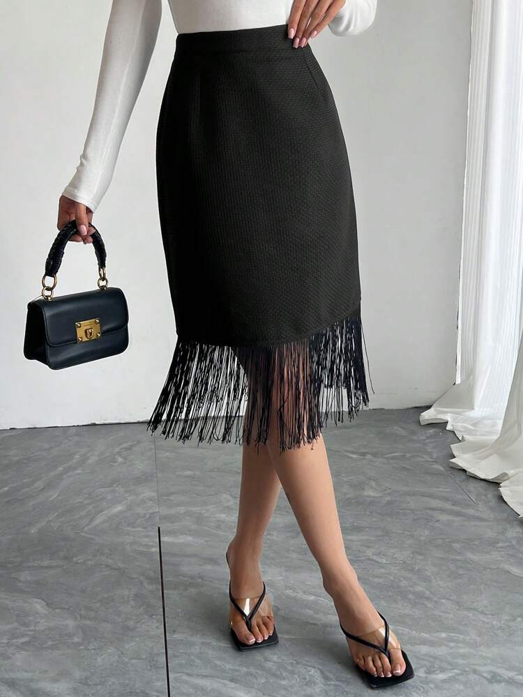 Women Solid Color Fashion Tasseled Decor Mini Skirt