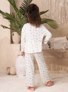 SHEIN Leap Crew 2pcs Young Girl Ditsy Floral V-Neck Button Front Ruffle Trim Long Sleeve Pajama Set - White - View 2