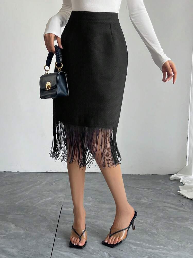 Women Solid Color Fashion Tasseled Decor Mini Skirt