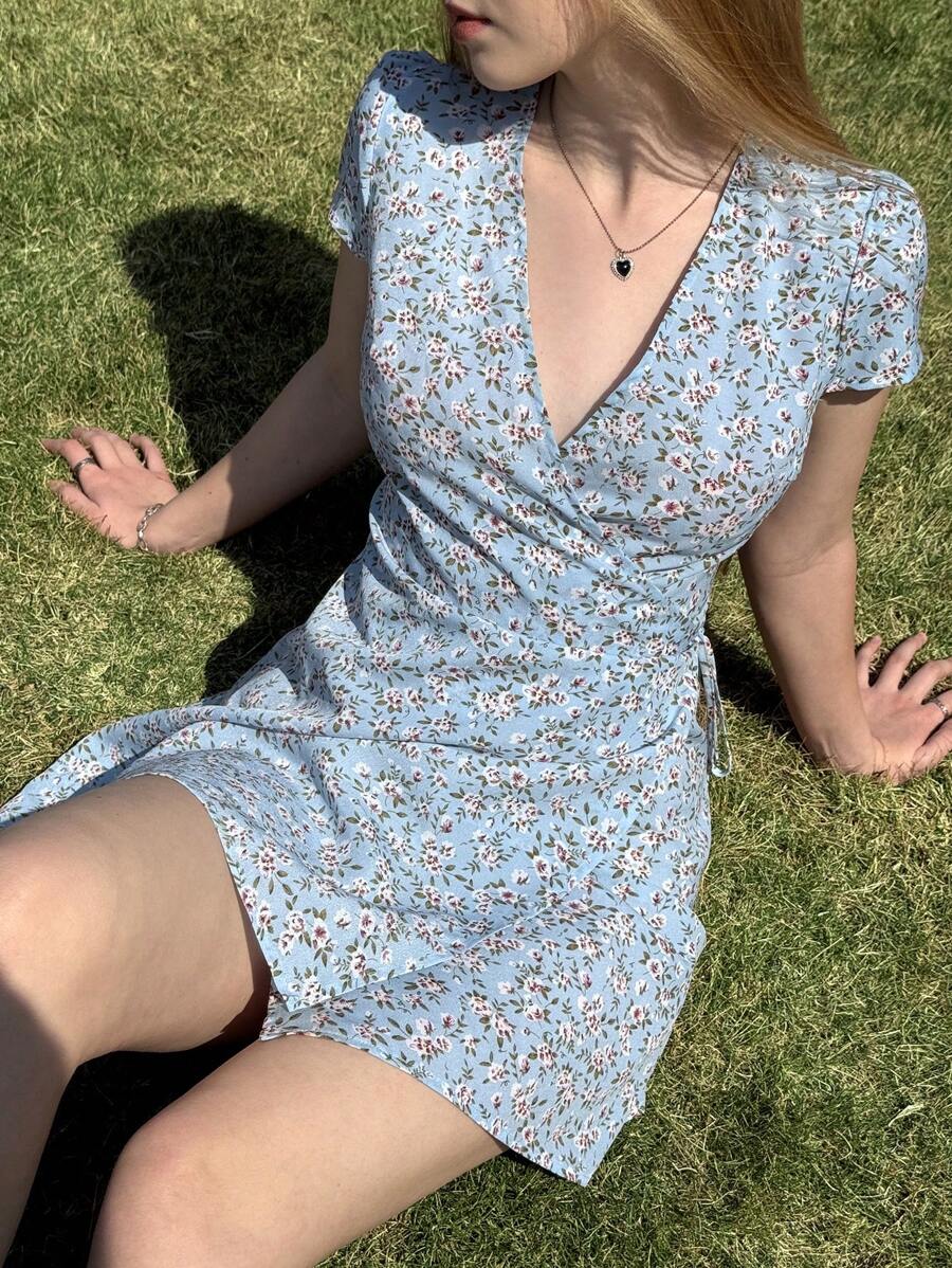 SHEIN EZwear 夏季女士度假装、浪漫春季连衣裙、女士度假休闲碎花系带连衣裙、太阳裙 - 淺藍色 - 查看 1