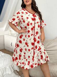 Camisón de talla grande con cuello en V, volantes y estampado romántico de rosas