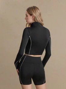 Gameset SHEIN Sport 2 件套拼色短款上衣和修身短裤运动套装 - 黑色 - 查看 2