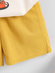SHEIN Little Byeori 2 件/套年轻男孩舒适日常百搭休闲可爱宽松日韩风动物熊图案刺绣圆领短袖 T 恤针织上衣和黄色华夫格短裤套装，适合春夏季节、日常生活、运动、校园、聚会、节日、演出、摄影、返校季 - 黃色 - 查看 5