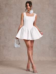 SHEIN BAE Váy ngắn nữ màu hồng trơn gợi cảm ngọt ngào lãng mạn dây mảnh khoét lưng nơ trang trí mùa xuân/hè, phong cách công chúa, thích hợp cho tiệc tốt nghiệp, những dịp trang trọng, tiệc cocktail, buổi hẹn hò lãng mạn, váy xếp lớp mùa thu/đông, tiệc tùng, hộp đêm, váy phù dâu cưới, váy dạ hội, váy Halloween, váy Giáng sinh - trắng - Xem 3