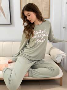 SHEIN Conjunto de pijama informal, cómodo, de manga larga con estampado en inglés simple de colores verde y claro para adolescentes