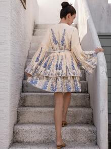 Aveloria Rosie 法式优雅蓝色随机印花 V 领分层荷叶边下摆短裙，女友礼物场合穿长袖 - 彩色 - 查看 3