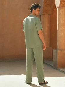 Manfinity VCAY 2pcs/Set Men's Casual Everyday Solid Color Loose-Fit Short Sleeve Shirt & Elastic Waist Straight Leg Pants Set - Green - View 2