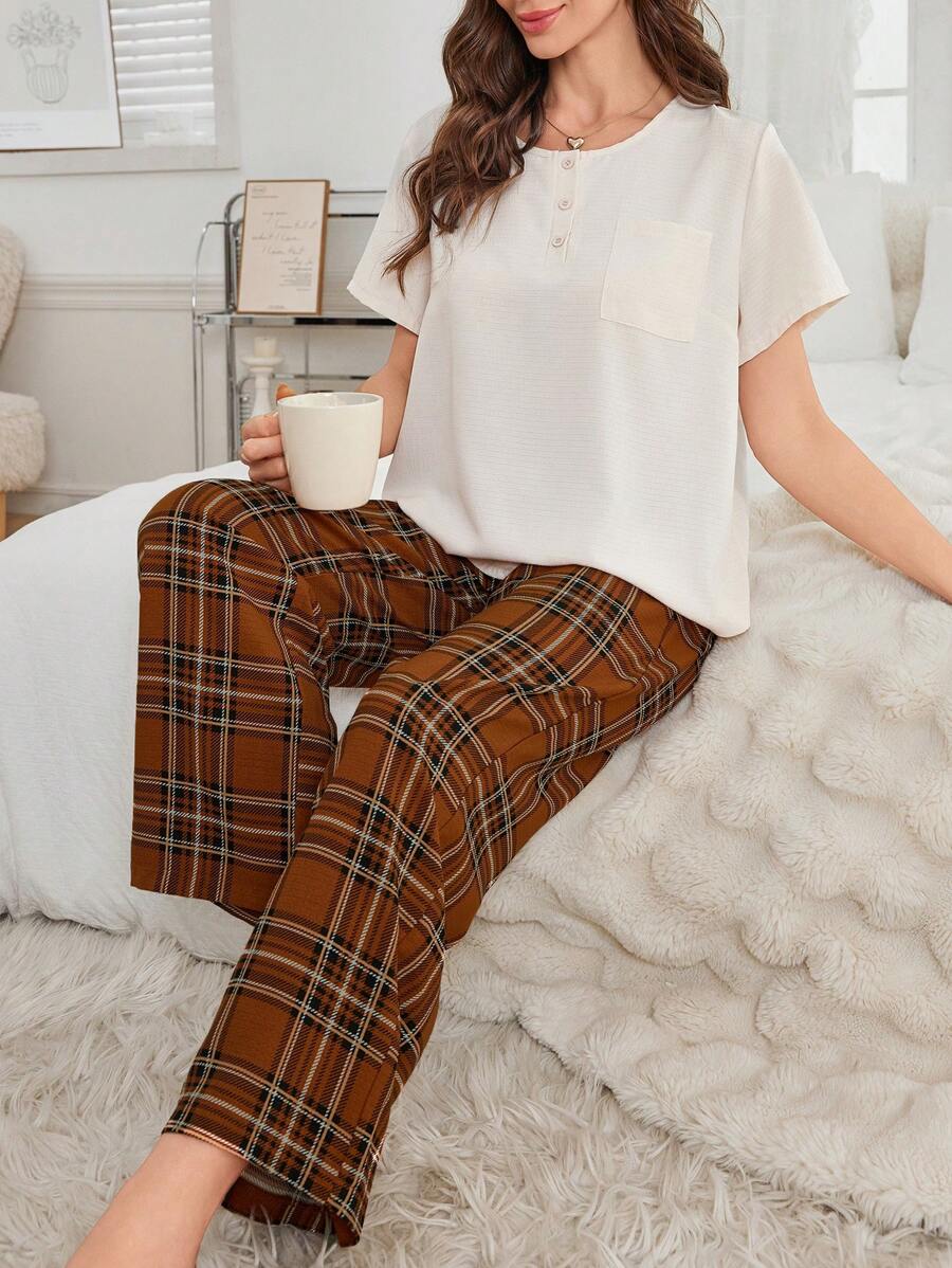 CoupledUp Cămașă cu buzunar cu gât rotund și pantaloni cu imprimeu cu carouri 2 buc. Set de pijamale