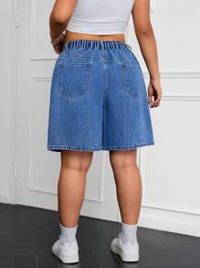 SHEIN ICON سروال قصير جينز فضفاض مزخرف بالفراشات للسيدات البدينات - أزرق متوسط - مشاهدة 2
