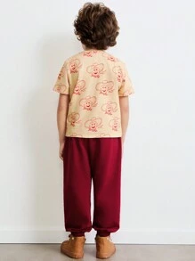 SHEIN Boys Cute Portrait Print Loose Fit Crew Neck Short Sleeve Knitted T-Shirt And Elastic Waist Drawstring Red Sweatpants Set - Khaki - View 2