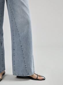 Ontre 2026 Spring/Summer Women's Light Blue Washed Denim Jeans, Designed With Split Lines, Wide-Leg Jeans, Fashion Versatile, Casual Commute, Urban Chic, Minimalist Elegant, Women's Pants, Spring/Summer Outfit, Vacation, Date, Holiday Attire, Asymmetric Waist Women's Fashionable Denim Jeans - Light Wash - View 3